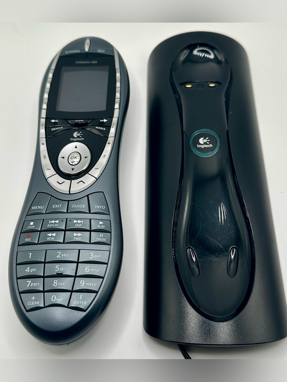 Logitech Harmony 880 Universal Remote Control and Charger, Working Great Cond.
